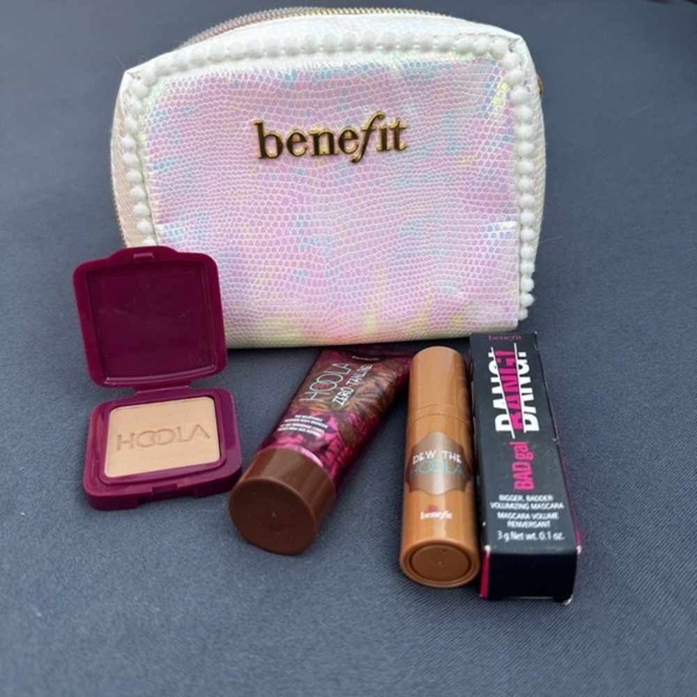 Benefit Makeup Set with MINI Hoola and Mascara